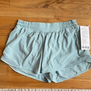Lululemon Hotty Hot LR short 4”